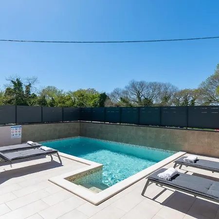 בית הארחה Milly By 4*